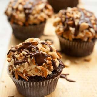 Chocolate Peanut Butter Pretzel Cupcakes