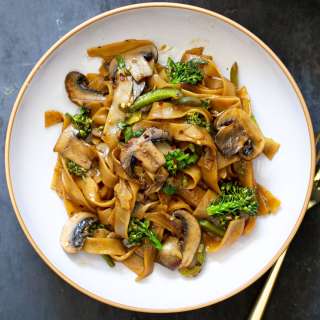 Thai Style Skillet Wide Rice Noodle Stir Fry