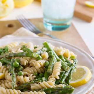 Lemon Cream Sauce Pasta with Asparagus and Peas