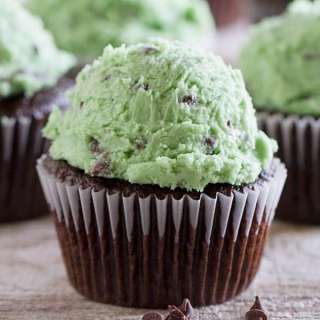 Mint Chocolate Chip Cookie Dough Frosting