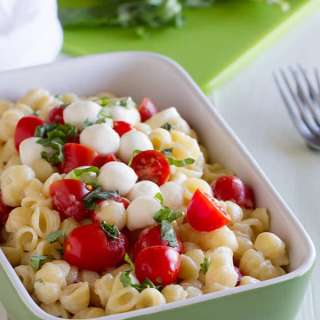 Easy Caprese Mac and Cheese