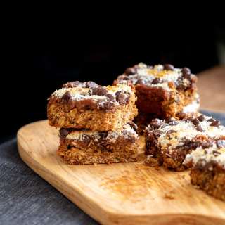 Oatmeal Chocolate Chip Date Caramel Snack Bars