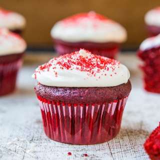 Red Velvet Cupcakes with Vanilla Cream Cheese Frosting