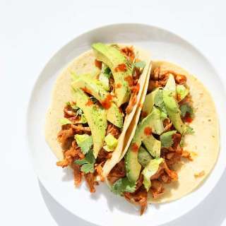 Spicy Garlic Chipotle Jackfruit Tacos