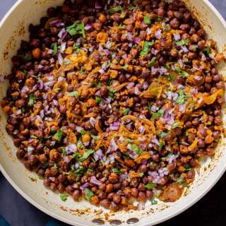 Kala Chana Ghugni (Brown Chickpea Curry)