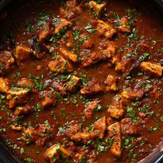 Malvani Chicken Curry (Western Indian Coconut, Kashmiri Chili, Onion Curry)