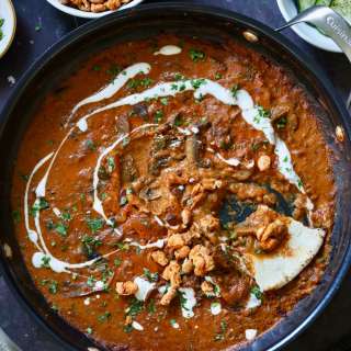 Balchao Mushrooms with Crispy White Beans (Western Indian Tangy Chili Garlic Curry)