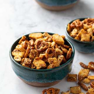 Sweet & Spicy Sesame Snack Mix