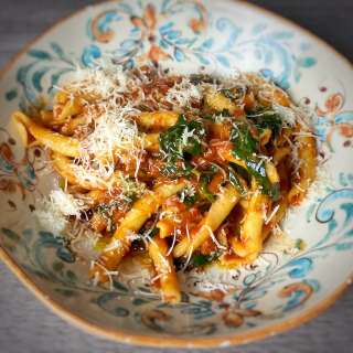 Pasta with Spinach, Garlic and Guanciale Sauce