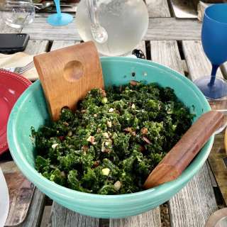 Kale Salad with Garlic and Lemon Juice Dressing