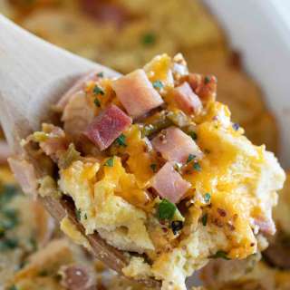 Breakfast Casserole with Ham and Cheese