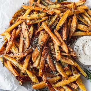 Crispy Baked Rosemary Garlic Parmesan Fries
