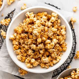 How to Make Caramel Popcorn from Scratch