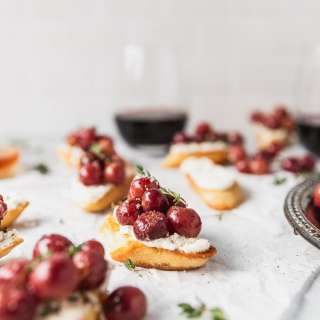 30+ Vegetarian Appetizers: Roasted Grape Crostini