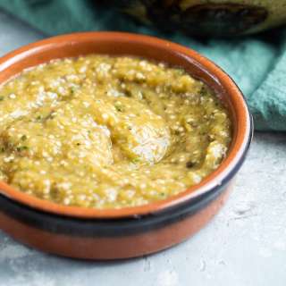 Chipotle Tomatillo Green-Chili Salsa (Copycat)