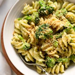 Easy Broccoli Pesto Pasta with Broccoli Florets