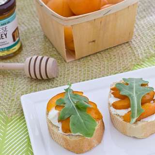 Vegetarian Apricot Crostini