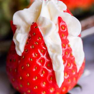 Cheesecake Stuffed Strawberries (Strawberry Blossoms)