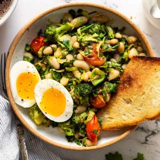 25-Minute Veggie-Filled Breakfast Bowls with White Beans
