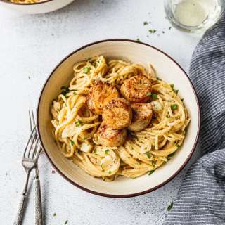 Creamy Garlic Pasta with Pan Seared Scallops