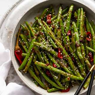15-Minute Sauteed Spicy Green Beans with Chili Garlic Sauce