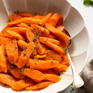 10-Minute Instant Pot Steamed Carrots