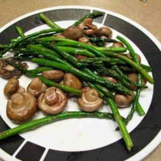 Alfredo Sauce With Mushrooms and Asparagus