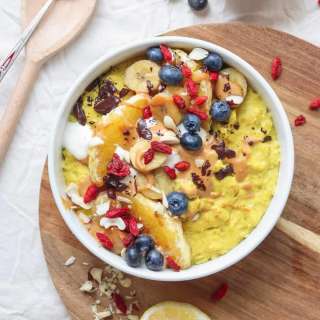 Vegan Vanilla Oatmeal With Caramelized Fruit