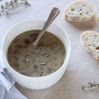 Creamy Mushroom and Roasted Garlic Soup