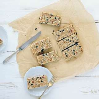 Blueberry, Almond, and Puffed Amaranth Granola Bars