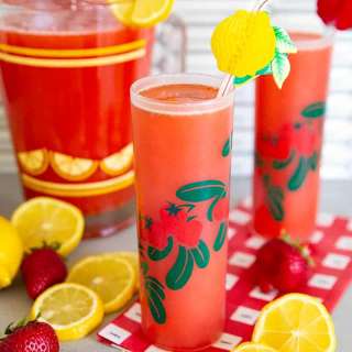 The BEST Homemade Strawberry Lemonade
