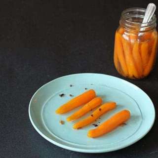Simple Refrigerator Sweet Pickled Carrots