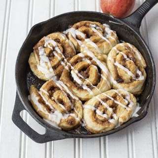 Quickie Skillet Apple Pie Cinnamon Buns