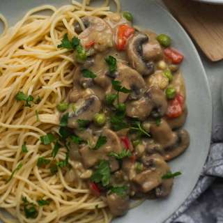 Easy Vegan Mushroom Stroganoff