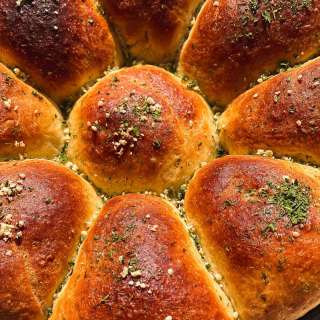 Easy Garlic Skillet Bread (Vegan)