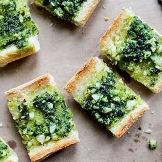 Vegan Garlic Bread with Kale Pesto
