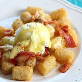 Tater Tot Eggs Benedict