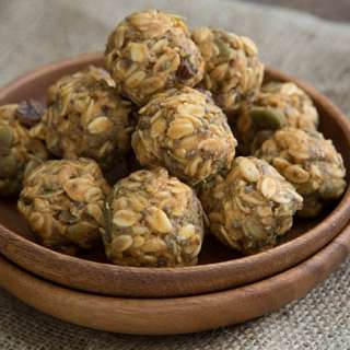 Pumpkin Spice Energy Bites (vegan)