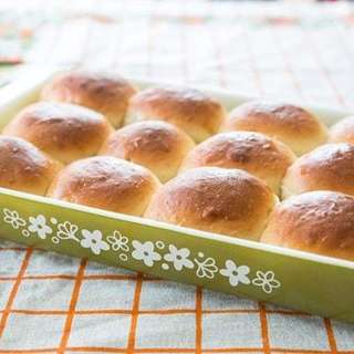 Old Fashioned Southern Honey Butter Rolls
