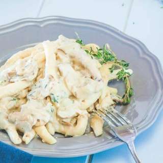 Creamy Vegan Mushroom Alfredo {vegan + dairy free}