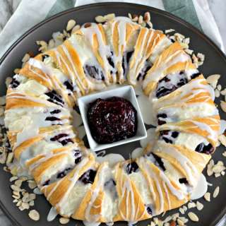 Raspberry Cream Cheese Crescent Ring