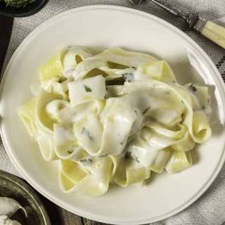 How to Make Alfredo Sauce from Scratch