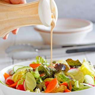 Houston's Buttermilk Garlic Salad Dressing