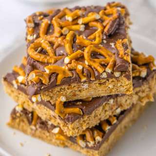 Peanut Butter Pretzel Bars