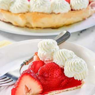 Copycat Shoney’s Strawberry Pie