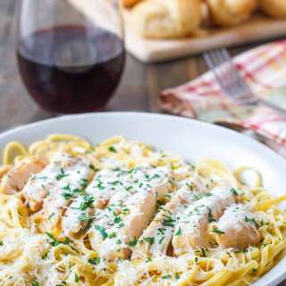30-Minute Homemade Olive Garden Chicken Alfredo