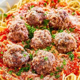 Olive Garden Spaghetti and Meatballs