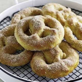 Homemade Auntie Anne's Style Soft Pretzel