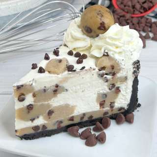 Chocolate Chip Cookie Dough Cheesecake (No-Bake)