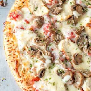 Copycat Olive Garden Chicken Formaggio Pizza